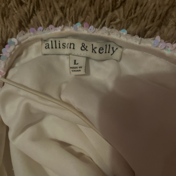 I wore it once for homecoming great material got it from Dillards no staines - Picture 5 of 5